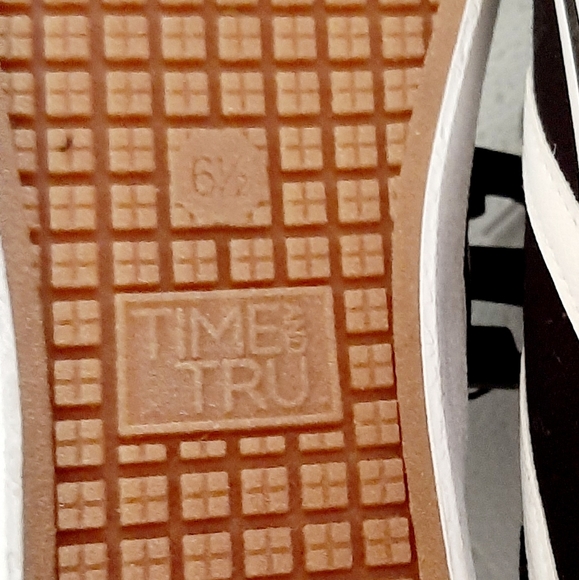 Sneakers - Picture 3 of 3